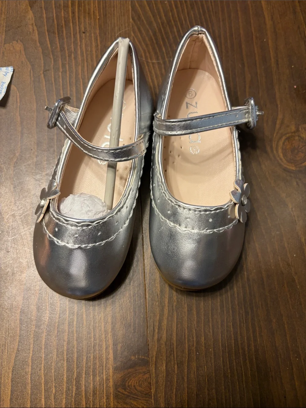 Girls' Silver Mary Jane Dress Shoes with Flower Accent NEW Sz. 6